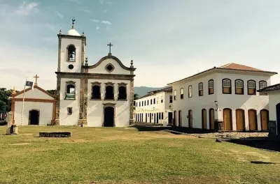 Paraty Walking Tour: Colonial Streets & Baroque Churches