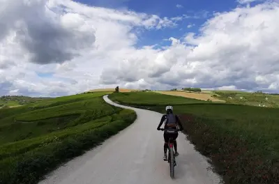 Urbino en eBike avec dégustation de vin bio et fromage