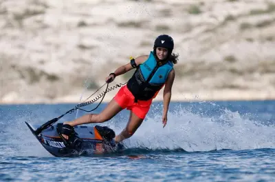 Jetsurf a Ibiza: Sessioni con tavola da surf motorizzata