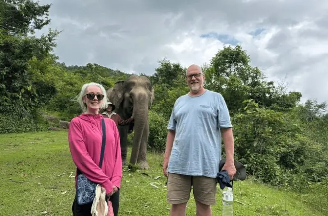 Expérience éléphants et cascade du lac Lak en 8 heures