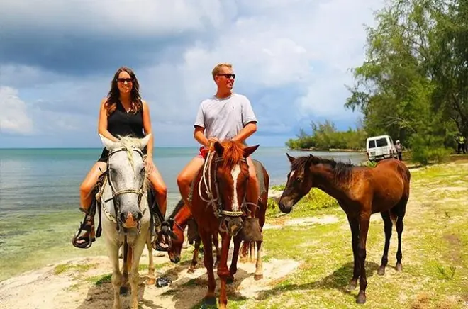 Cavalgada em Roatan: Praia, guia e traslado
