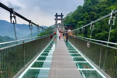 Tour del ponte passerella di vetro Gulong Gorge da Guangzhou