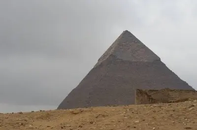 Cairo day trip from Hurghada: Pyramids, Sphinx & GEM Museum