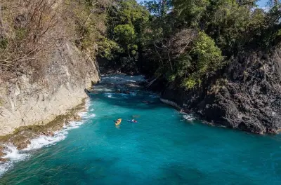 Caiaque em Quepos: Remada até ilhas e aves marinhas