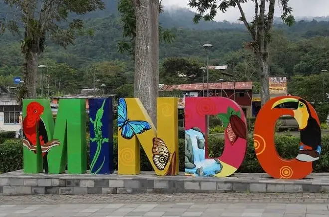 Privater Transfer Quito–Mindo: SUV oder Van für 1–6 Personen