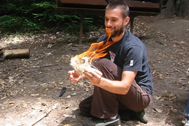 Survival-Kurs im Redwood-Wald bei Boulder Creek nahe Santa Cruz