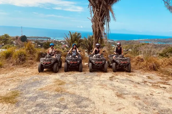 ATV-Fahrt in Roatan: Private Dschungelpfade mit Strandstopp