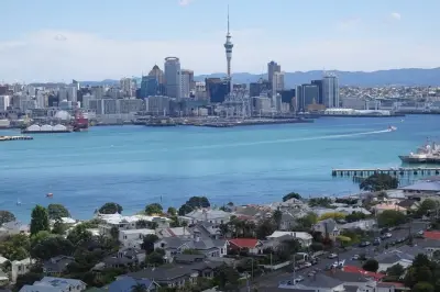 Auckland : 2 volcans et Devonport depuis le port de croisière