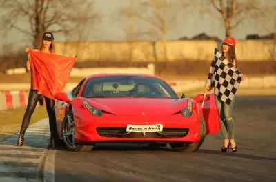 Ferrari 458 Testfahrt auf einer Rennstrecke bei Mailand
