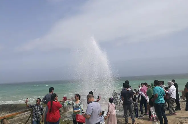 West Salalah tour: Eftiqout Cliff, Mughsail Beach & Shaat