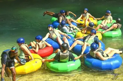 Dunn's River Falls und White River Tubing: Klettern und Flussfahrt