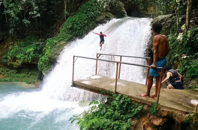 Blue Hole & Dunn's River Falls Tauchen in Ocho Rios