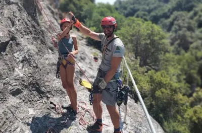 Escalada y vía ferrata en el monte Olympus: Curso en grupo pequeño