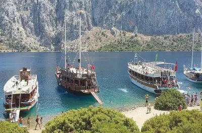 Ab Marmaris zu den Ägäis-Inseln mit Schwimmen und Mittagessen
