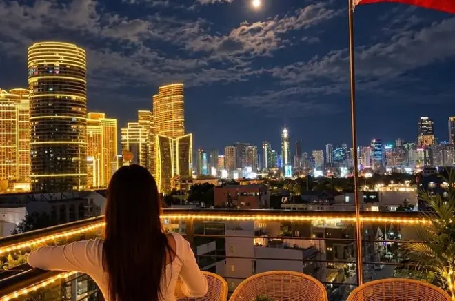 Poblacion Bar Crawl & Rooftop Cocktails: Nachtleben in Manila