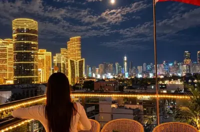 Poblacion Bar Crawl & Rooftop Cocktails: Nachtleben in Manila