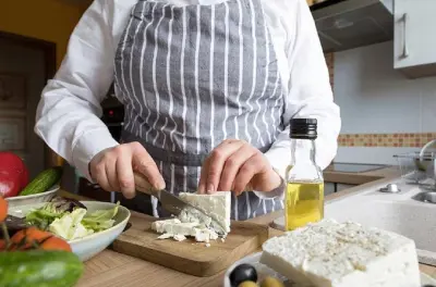 Corso di meze greco a Salonicco: Cucina con Maria