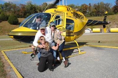Erlebe einen 15-minütigen helikopterflug über sevierville, chilhowee und bluff mountain mit einem erfahrenen lokalen piloten. inklusive aller gebühren und barrierefrei.
