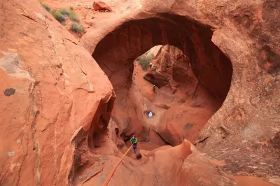 Moab canyoneering: Rapel na área selvagem Robber's Roost