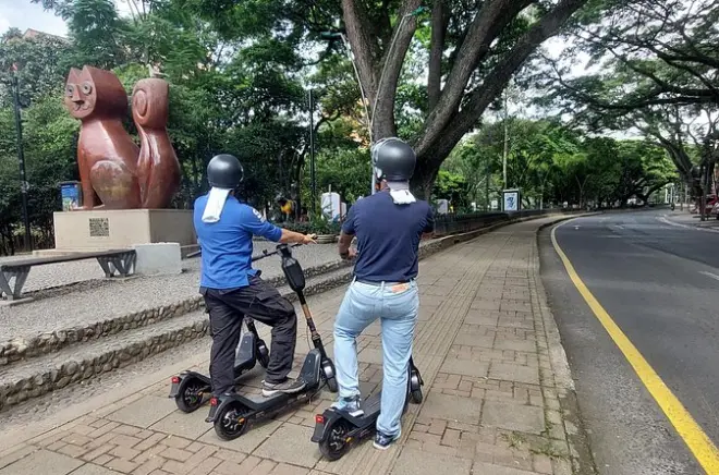 Scooter à Cali : Sites, street food et balade au río Cali