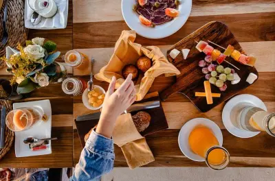 Crociera privata all'alba sul fiume Zambesi: Colazione continentale