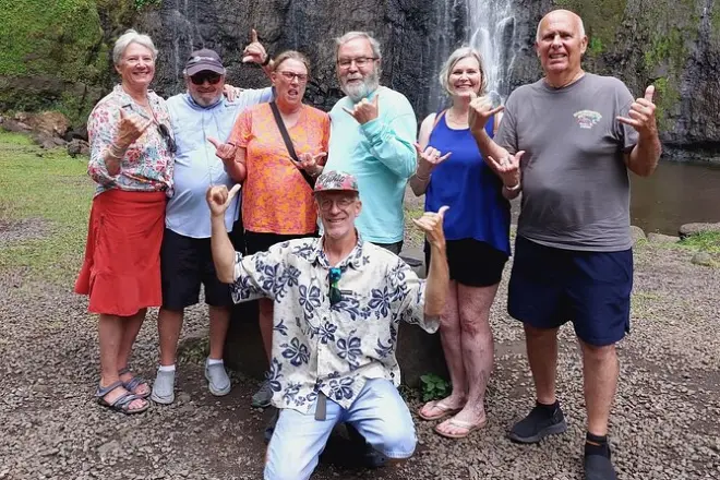 Tour por la isla de Tahití: Cascadas Faarumai y guías locales