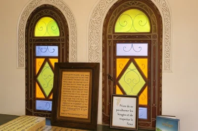 Découvrez le mellah de marrakech avec un guide local, visitez synagogues, palais bahia et marchés animés — billets d’entrée inclus et itinéraire personnalisé.