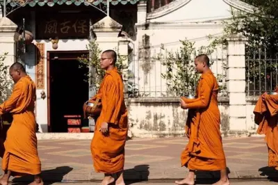 Tour en tuk-tuk à Battambang : Sites coloniaux et villages