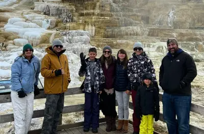 Safari privato invernale per avvistare lupi grigi a Yellowstone