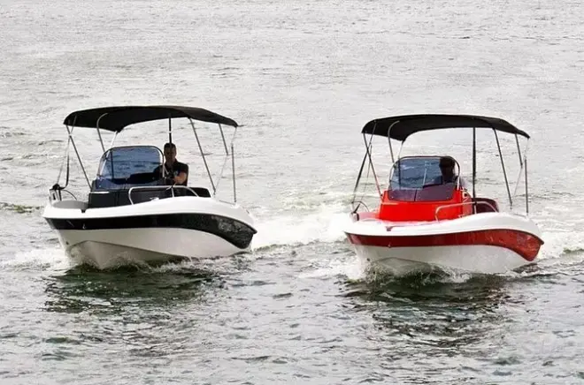Lac de Côme : Croisière autonome en bateau pendant 2 heures