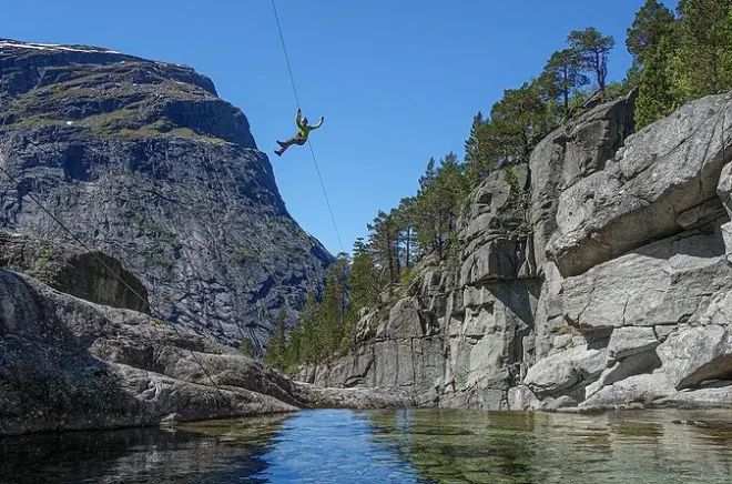 Trolltunga Zipline: Three lines over Ringedalsvatnet lake