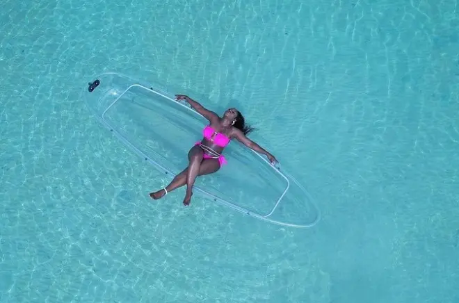 Foto con drone in kayak trasparente a Negril