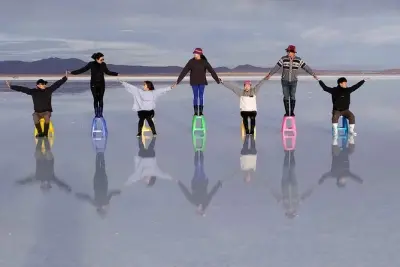 Salar de Uyuni, cementerio de trenes y atardecer en un día completo
