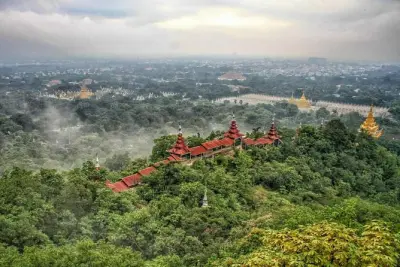 Trois villes anciennes près de Mandalay : Amarapura, Sagaing, Innwa