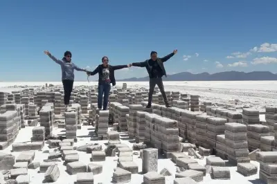 Salar de Uyuni Tagestour mit Zugfriedhof und Sonnenuntergang
