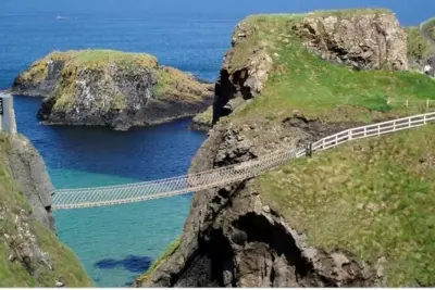 Antrim Coast Road Tour: Giants Causeway & Carrick-a-Rede