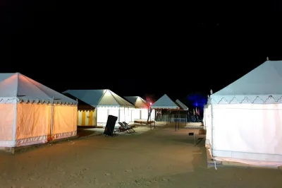 Buchen sie ein privates taxi von jodhpur nach jaipur. tür-zu-tür transfer, klimatisiertes auto, erfahrener fahrer. zuverlässige, sichere und komfortable fahrt für ihre rajasthan-reise.