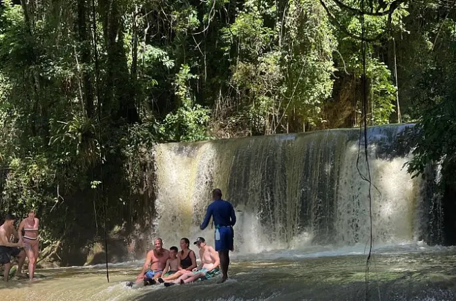 Safari por Black River y YS Falls: Fauna y atardecer