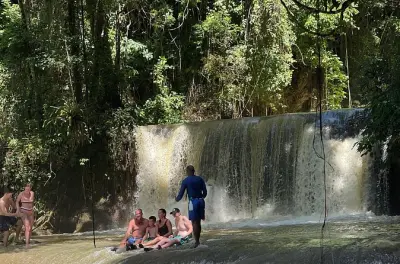 Safari no rio Black River e YS Falls: Vida selvagem e pôr do sol