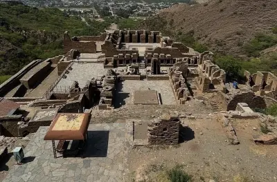 Takht I Bahi e Peshawar: Ruínas da UNESCO e bazar