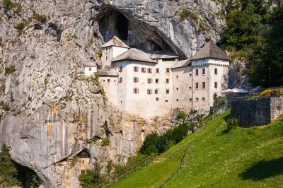 Postojna-Höhle & Burg Predjama: Private Tour