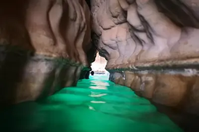 Wadi Shab: Tour privato di un giorno con escursione, nuoto e storia