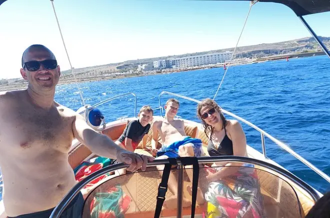 Private Family Boat Trip: Blue Lagoon, Comino & Gozo
