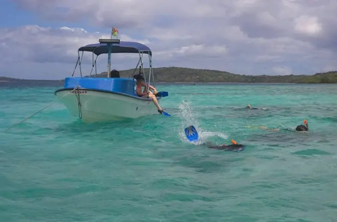 Mergulho em Moso Island com Blue Cave e recifes saindo de Port Vila