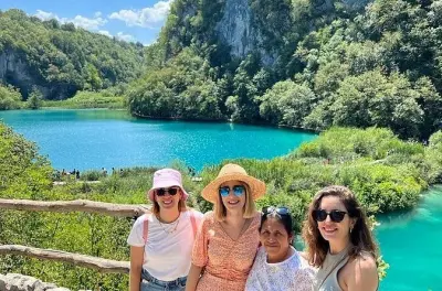Lagos de Plitvice desde Zagreb con paseo en barco y tren incluidos