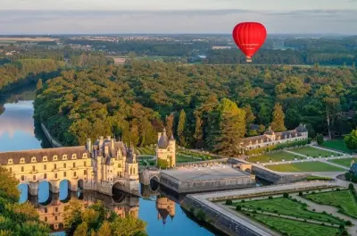 Vol en montgolfière au-dessus des châteaux de la Loire en Touraine