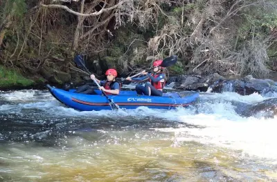 Rafting nas corredeiras grau 2/3 do rio Yarra perto de Melbourne