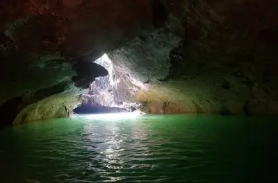 Ziplining and Cave Tubing in Belize City: Jungle Combo
