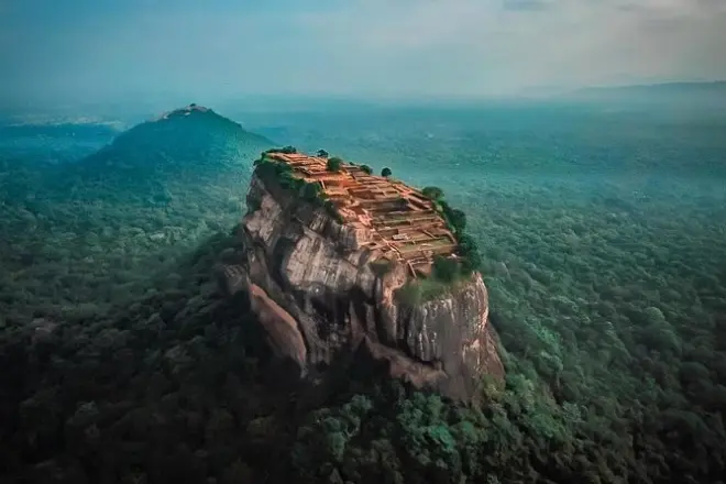 Sigiriya e Dambulla: Tour de dia inteiro saindo de Bentota