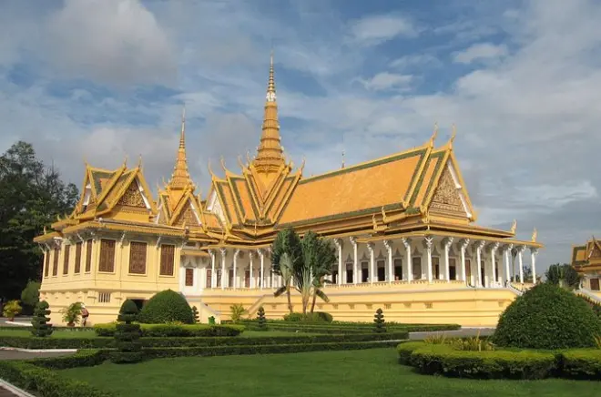 Privattour Phnom Penh: Königspalast & Killing Fields